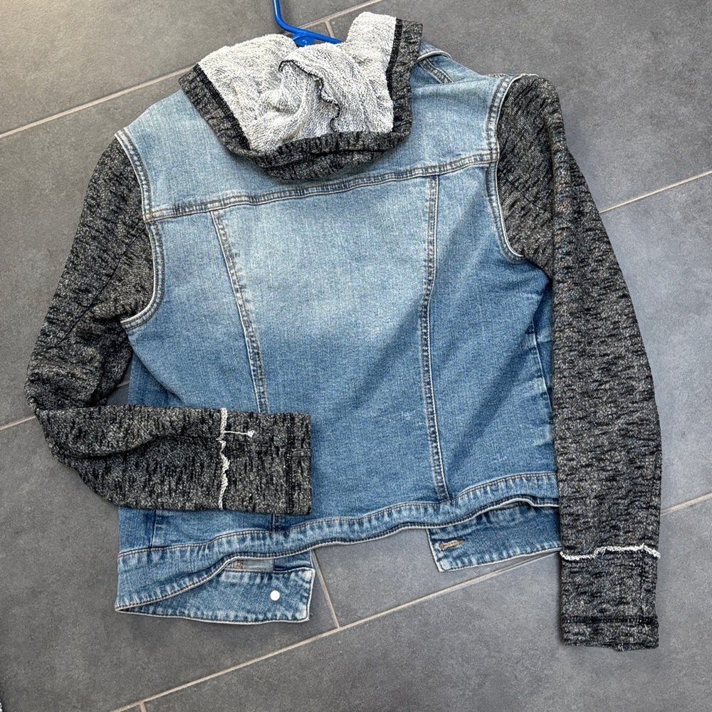 Mossimo Supply Co. Light Blue Denim Jacket with Charcoal Knit Sleeves - Picture 4 of 4